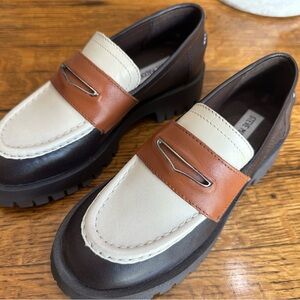 Steve Madden multi color leather loafers.. barely worn like new!